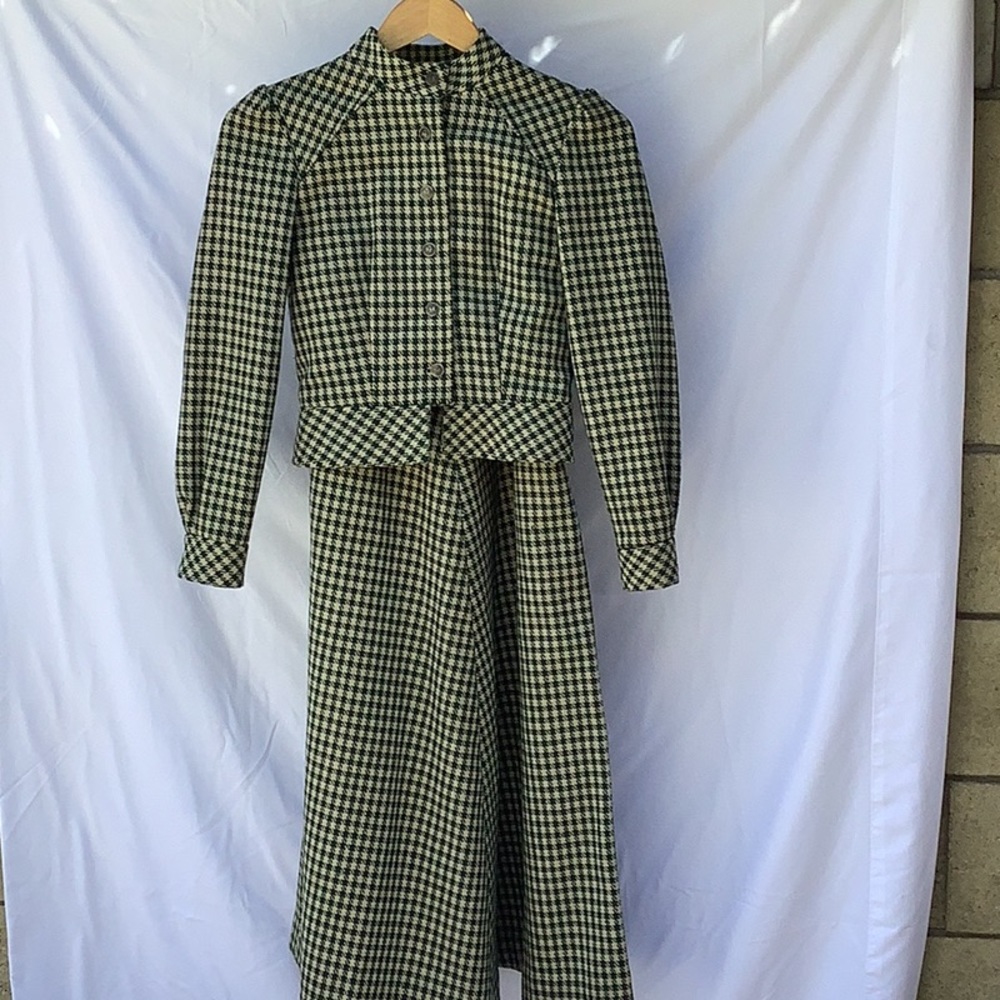 Vintage green plaid suit jacket/ long skirt
